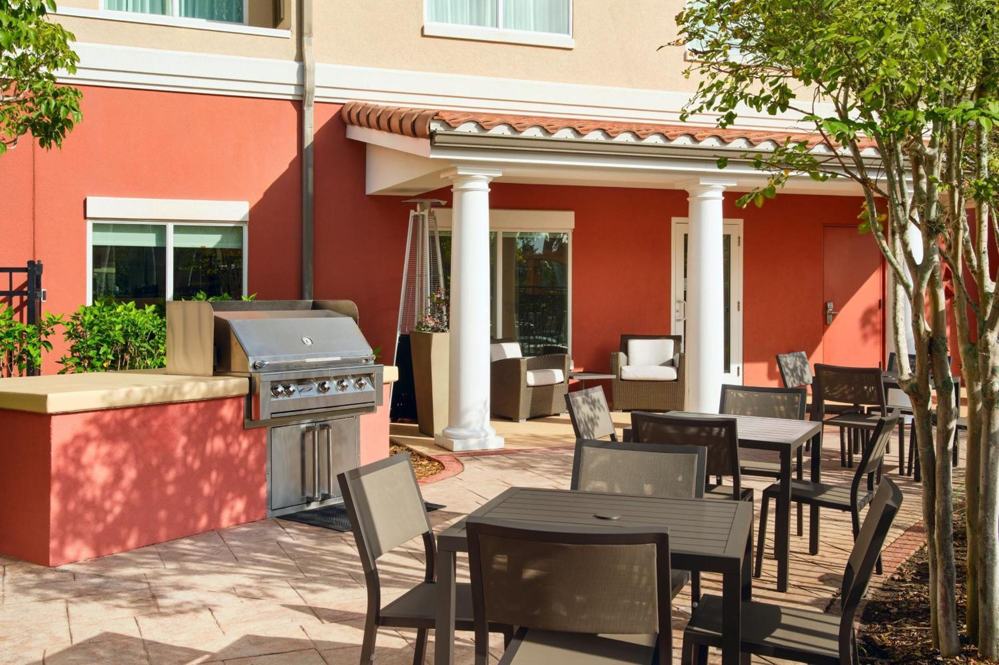 Residence Inn By Marriott Fort Myers At I-75 And Gulf Coast Town Center Estero Dış mekan fotoğraf