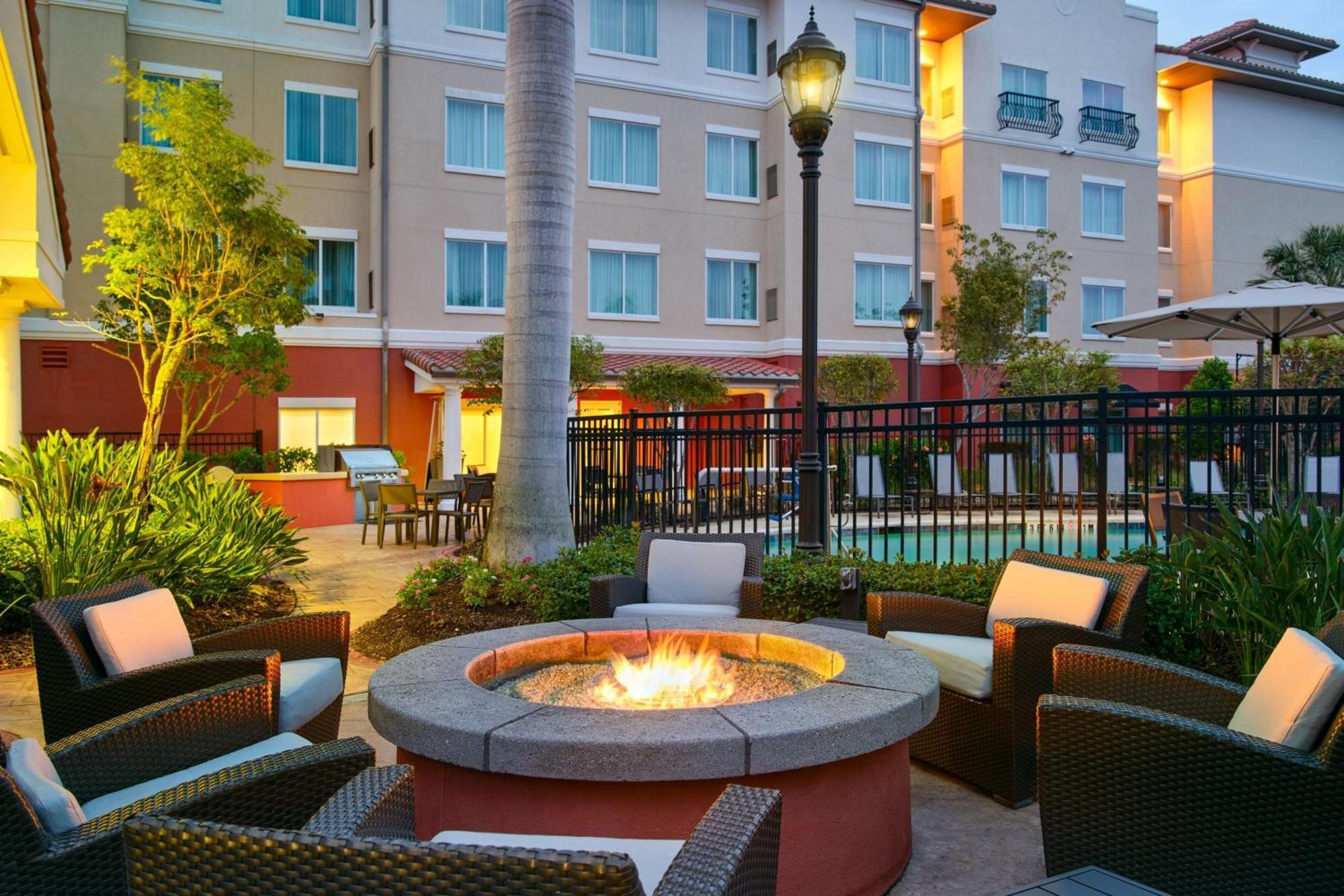 Residence Inn By Marriott Fort Myers At I-75 And Gulf Coast Town Center Estero Dış mekan fotoğraf